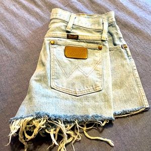 Vintage wranglers, lightly distressed, light blue, size 32.